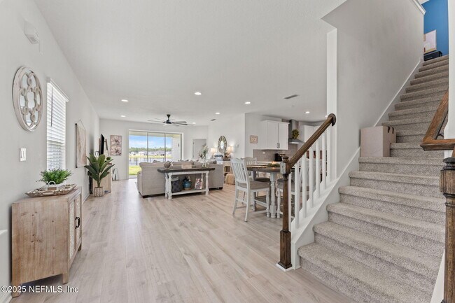 Building Photo - 535 Silver Landing Dr
