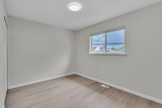Building Photo - 20540 Colman St