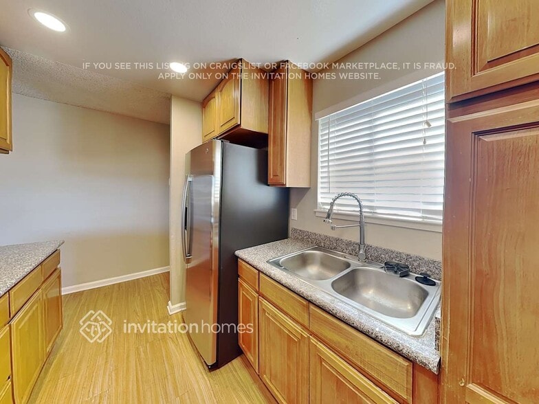 Building Photo - 4860 Teakwood Dr