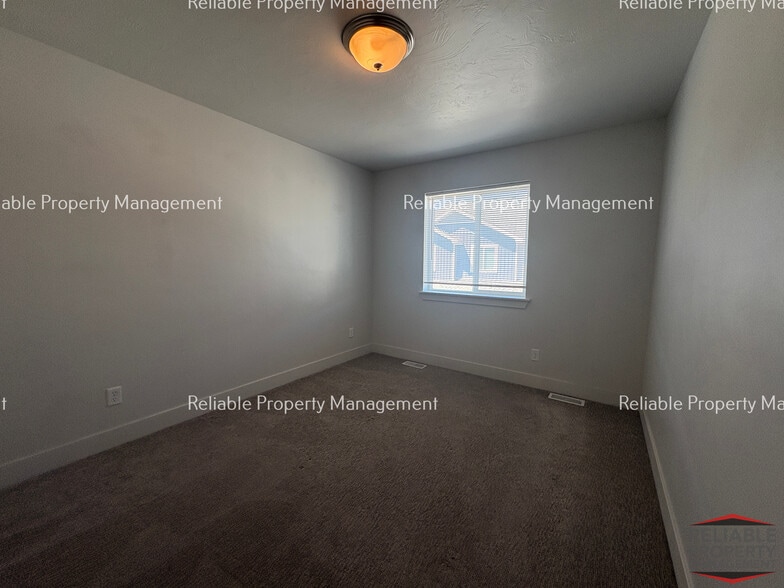 Building Photo - 144 S Emery Ln