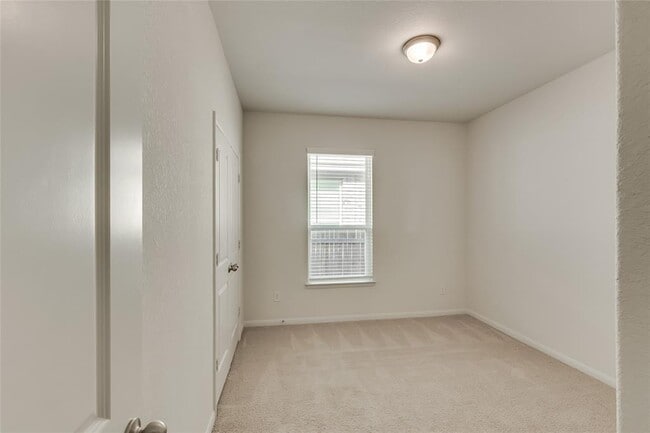 Building Photo - 252 Clear Frk Lp