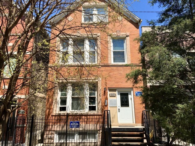 Primary Photo - 2222 W Belden Ave