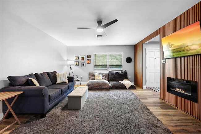 Building Photo - 412 Pinar Dr
