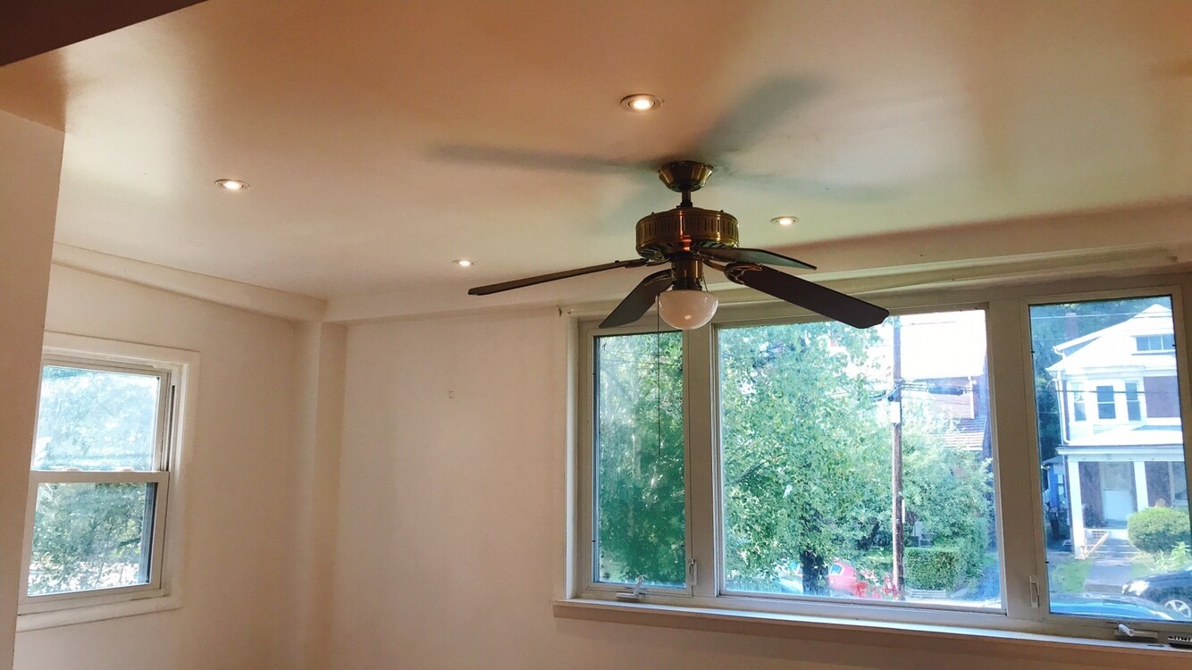 Building Photo - 5818 Hobart St