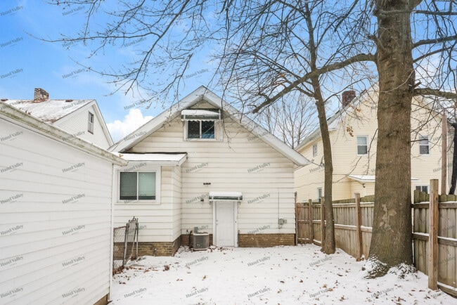 Building Photo - 3579 W 129th St