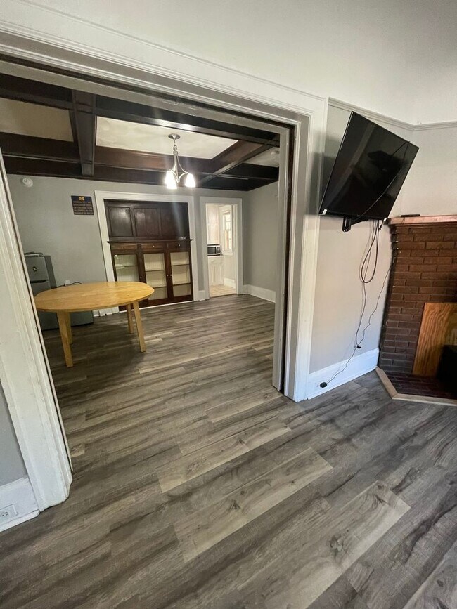 Building Photo - 725 Church St