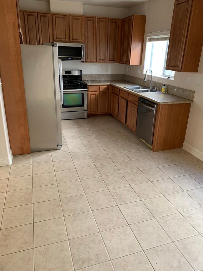 Kitchen - 8800 Etiwanda Ave