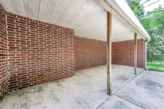 Building Photo - 8903 Sultan Dr