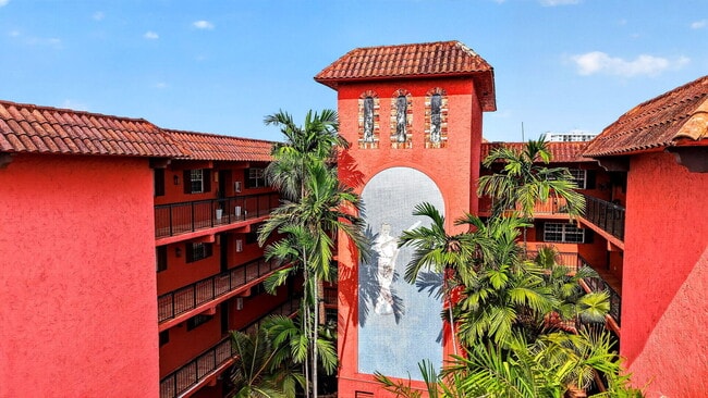 Building Photo - 660 Tennis Club Dr
