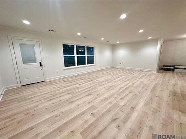 Building Photo - 415 Magnolia Wood Ave