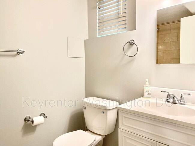 Building Photo - 5514 Chillum Pl NE