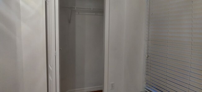 Building Photo - 3 bedroom 2 bath