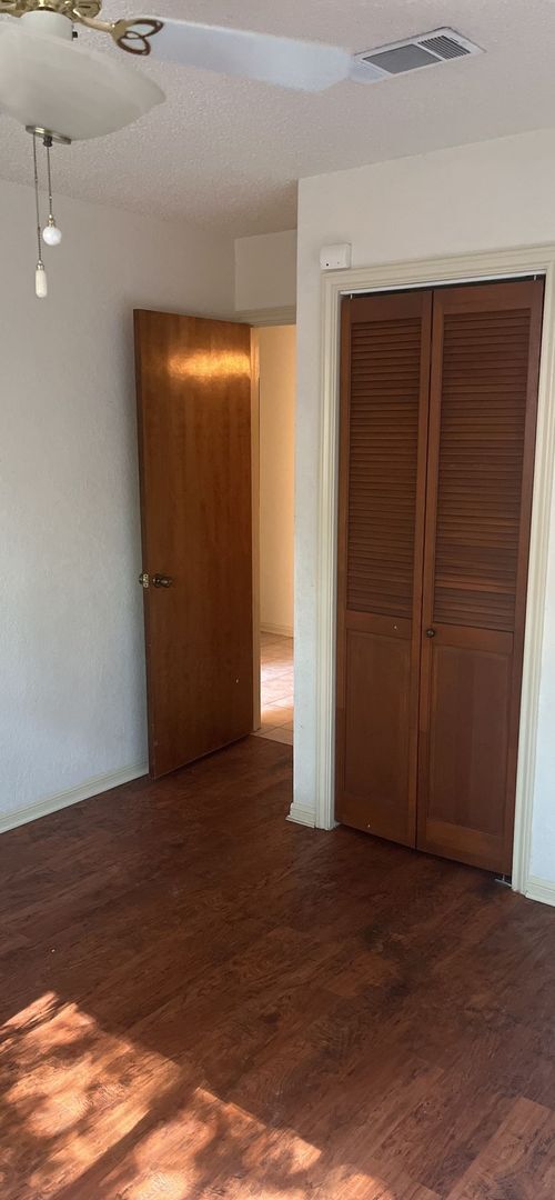 Building Photo - 3 Bedroom 2 Bath Home HOUSING ACCEPTED!