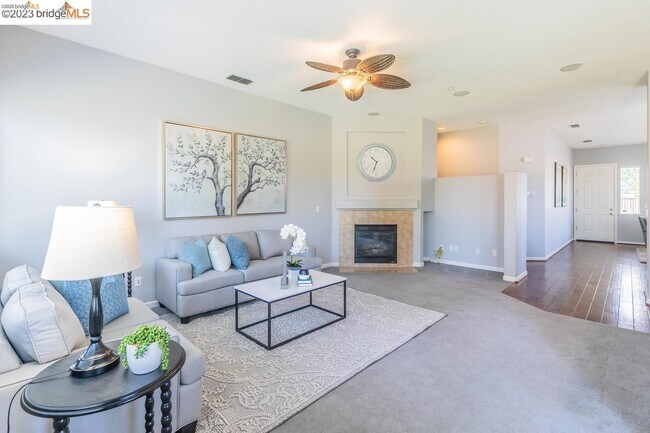 Building Photo - 1055 Meadow Brook Dr