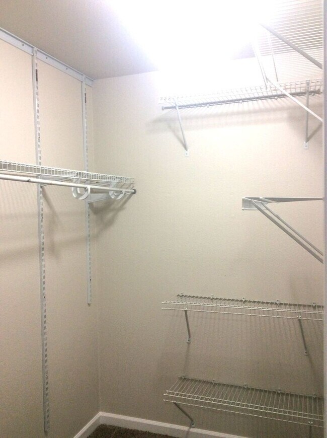 Building Photo - Beautiful 1 BDRM/1 BATH Condo at Madera West in Federal Way!