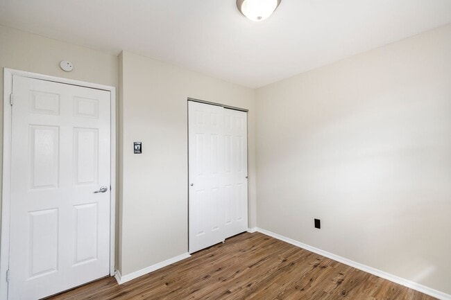 Building Photo - Lovely 3 Bedroom 2 Bathroom Home