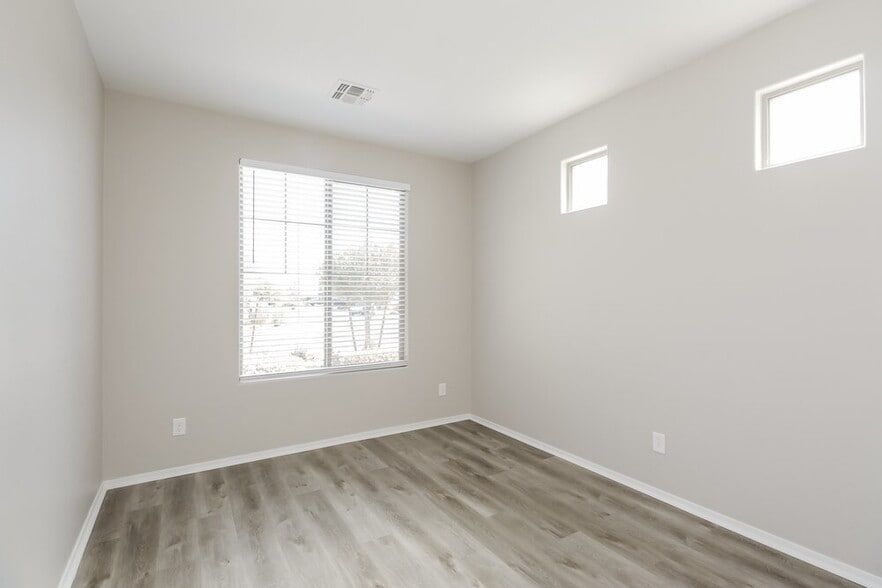Building Photo - 2218 S 118th Ave