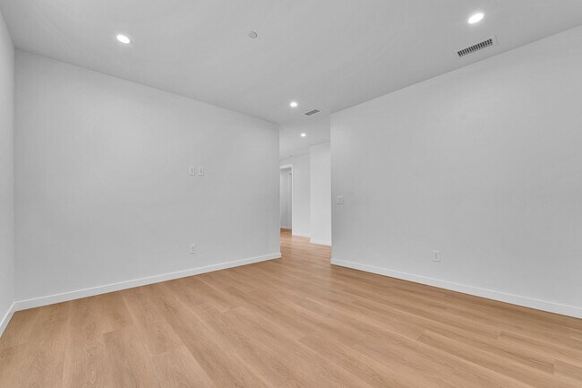Building Photo - Modern Brand new 5-Bedroom Home for Lease ...