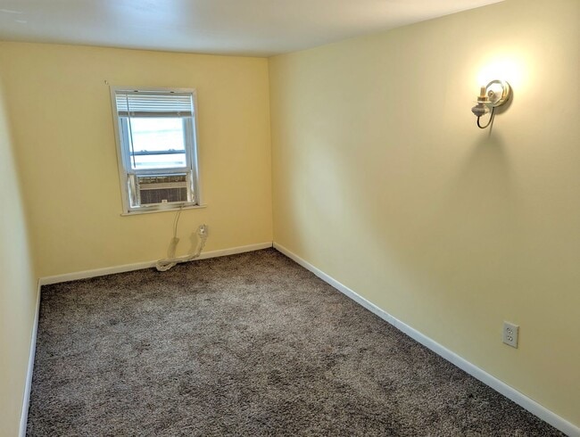 Building Photo - 121 S Feltus St