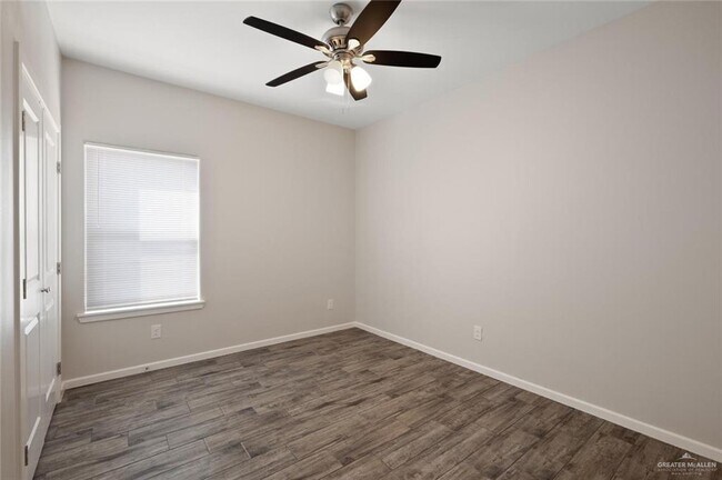 Building Photo - 5709 Sandpiper Ave