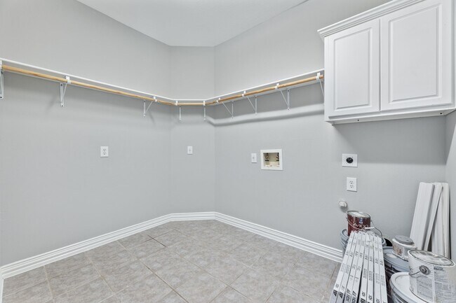 Building Photo - 1221 Torchwood Dr