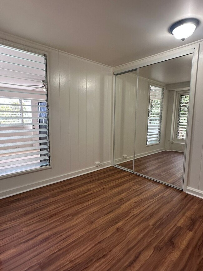 Building Photo - 1701 Skyline Dr