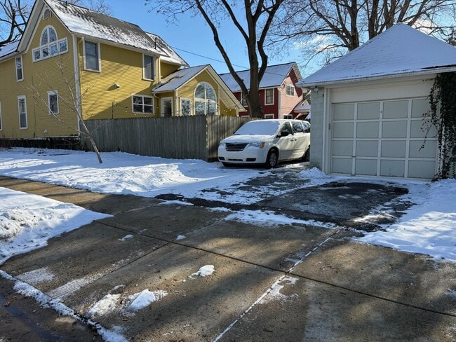 Building Photo - 433 McKinley St