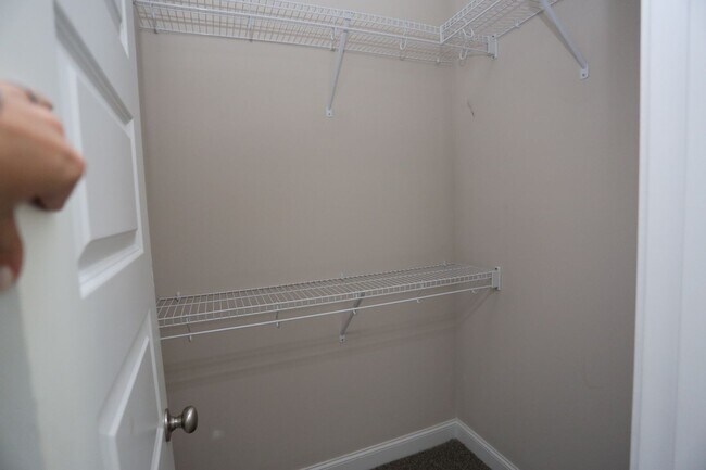 Building Photo - 3 Bedroom Brick House in SEB School District Available NOW