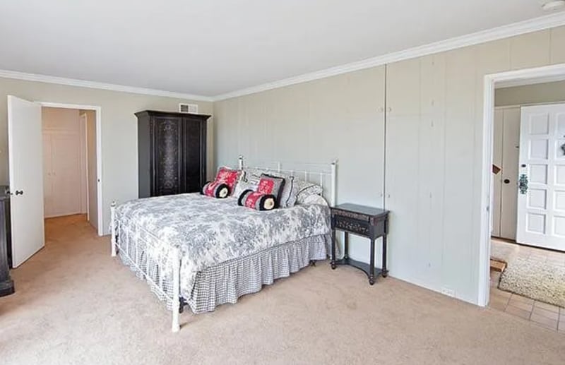 Building Photo - 1560 E Oceanfront