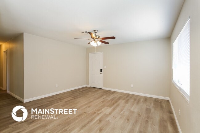 Building Photo - 2308 Revere St