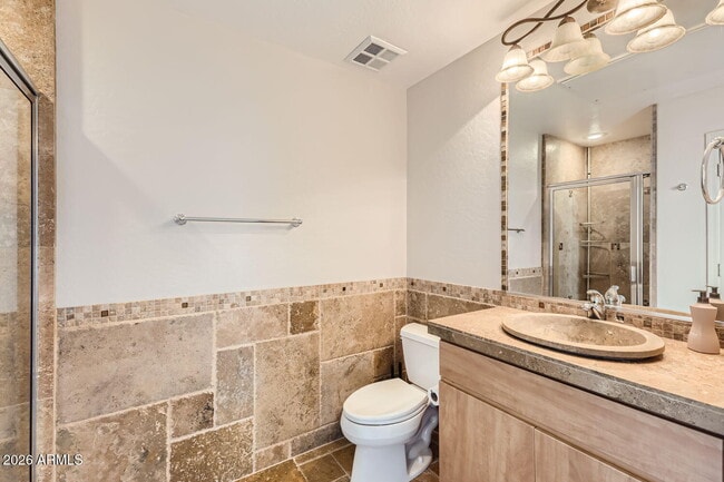 Building Photo - 17 W Vernon Ave