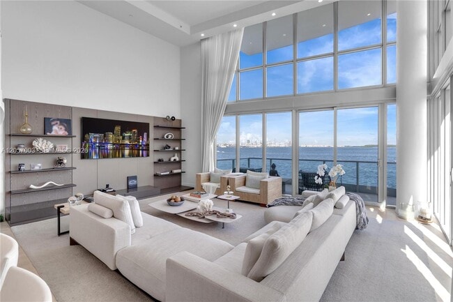 Building Photo - 1331 Brickell Bay Dr