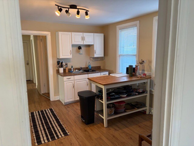 Building Photo - 2126 W Barry Ave