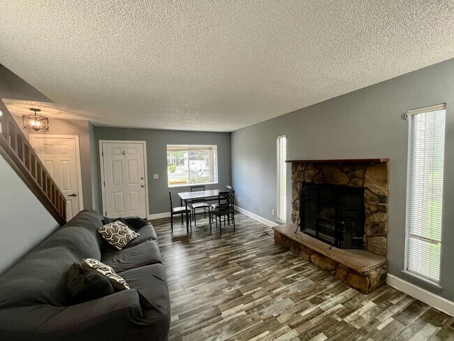 Building Photo - 7618 Lexington Manor Dr
