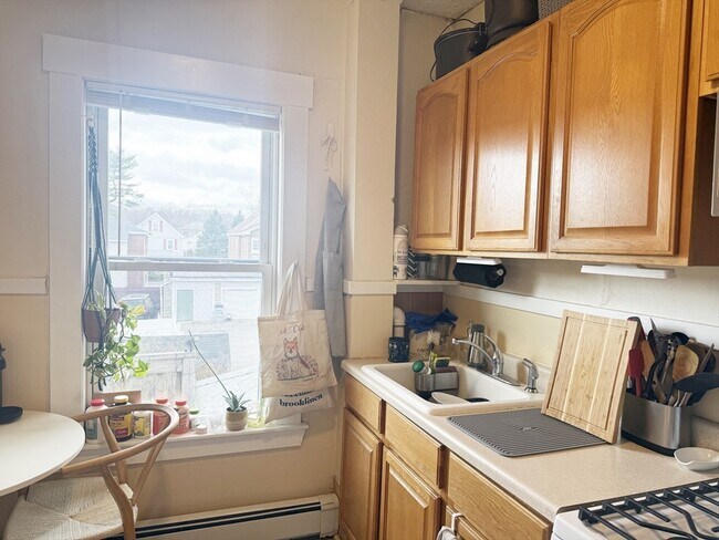 Building Photo - 37 Prospect St Ave