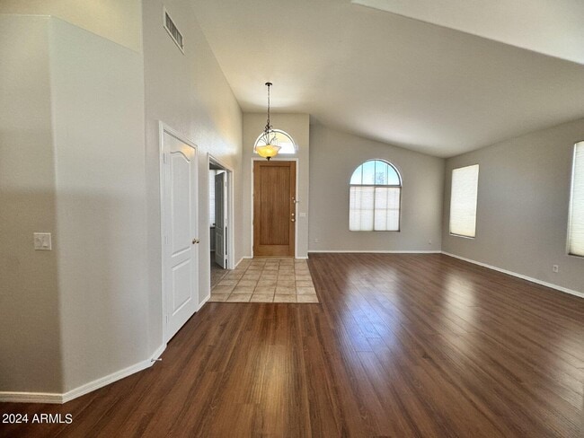 Building Photo - 1795 W Canary Way