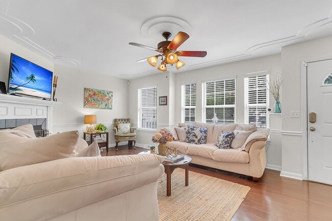Building Photo - Beautiful 3-Bedroom Home in the Heart of Charleston!
