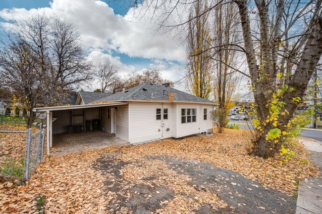 Building Photo - JUST LISTED! The Perfect Place for Students to Call Home