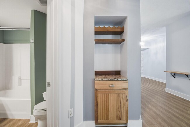 Building Photo - 2005 Mariposa Vista Ln