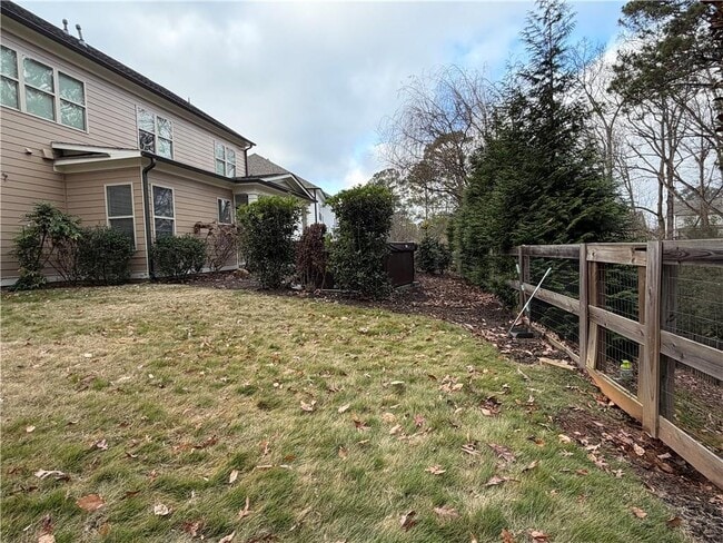 Building Photo - 512 Edgewater Dr