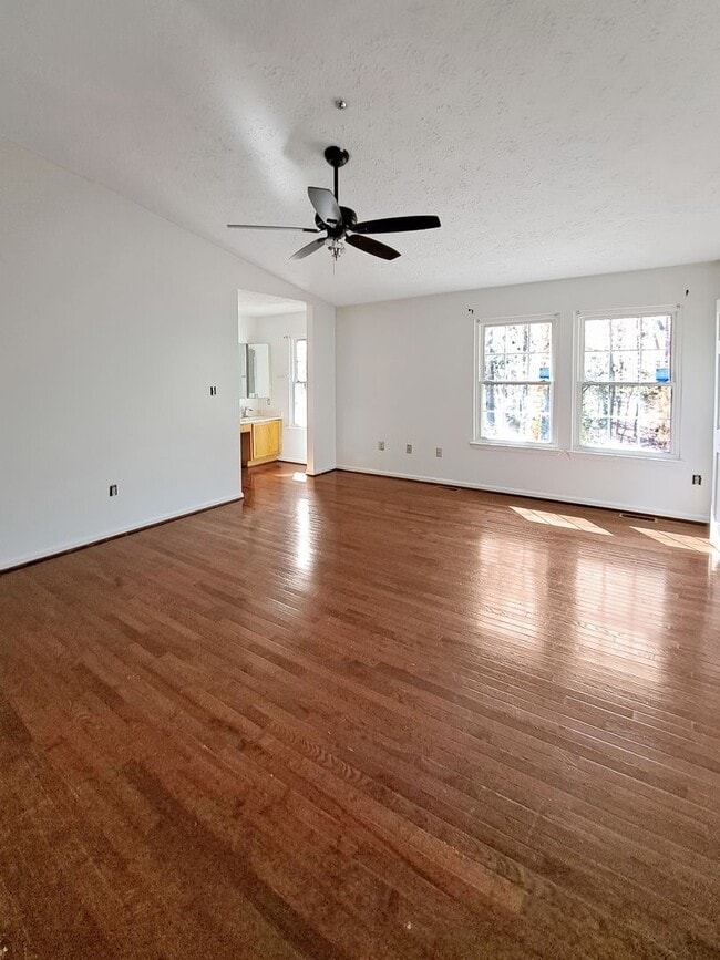 Building Photo - 3870 Gateview Pl