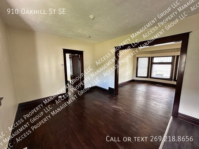 Building Photo - 910 Oakhill St SE