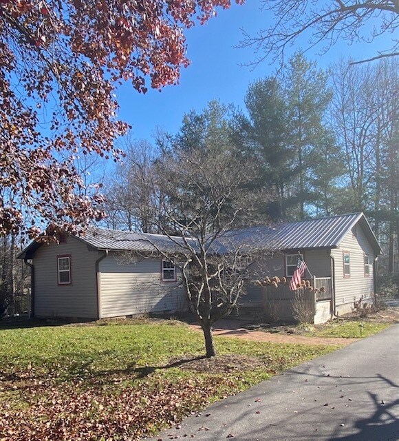 Building Photo - 726 Brookside Camp Rd