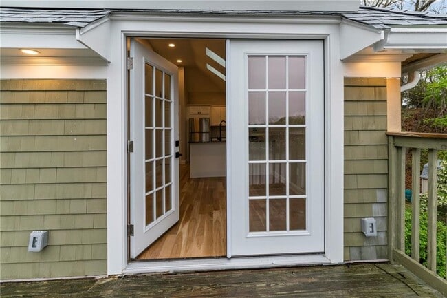 Building Photo - 376 Arnolds Neck Dr