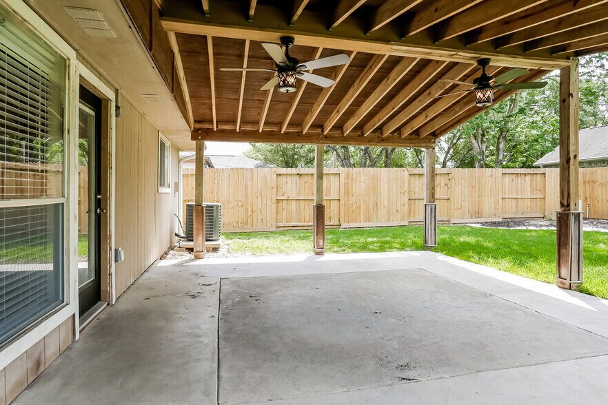 Building Photo - 2613 Orion Dr