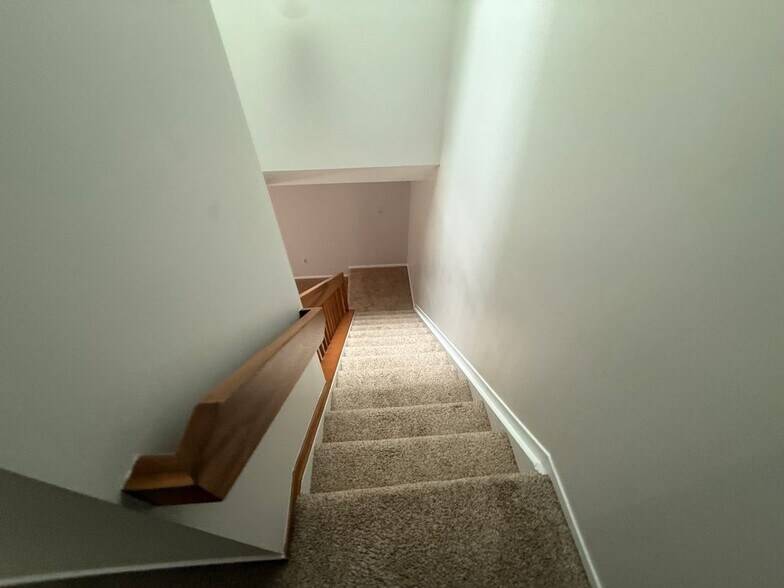 Building Photo - 43449 Arbor Way W