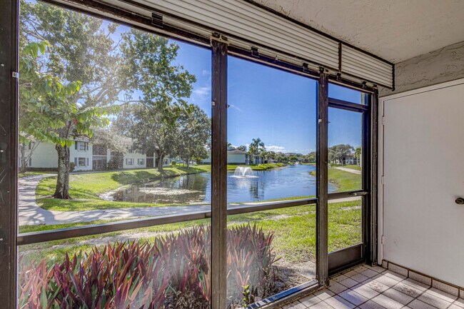 Building Photo - 601 Sabal Ridge Cir