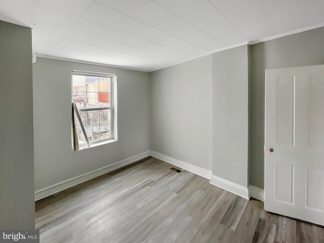 Building Photo - 160 McClellan St