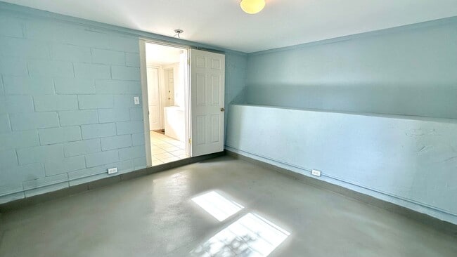 Building Photo - Available NOW - 3 Bedroom, 2 Bath, with a ...