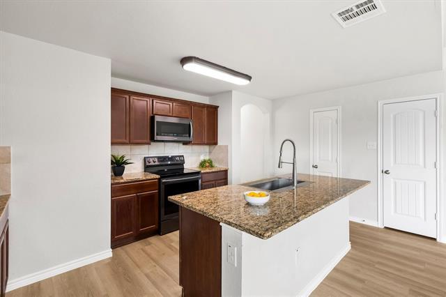 Building Photo - 230 Park Ave